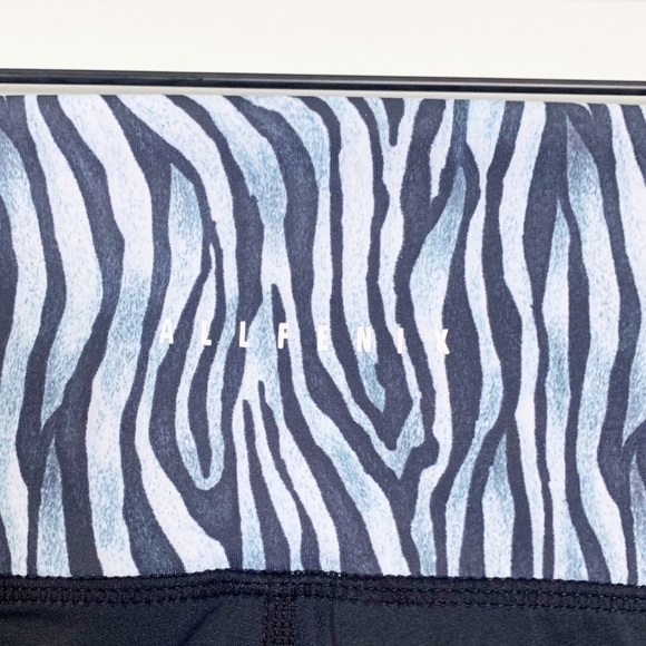 NWT Anthro All Fenix Morgan Zebra Black Bike Short - Picture 8 of 8